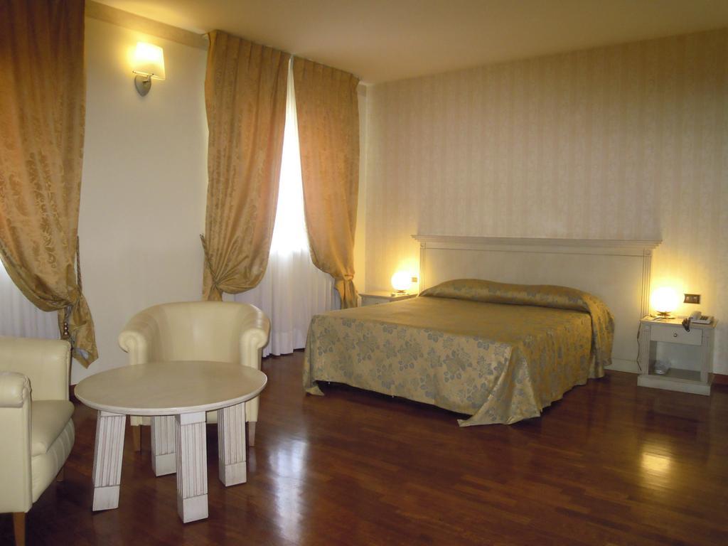 Hotel Villa Medici Rocca San Giovanni Exterior photo